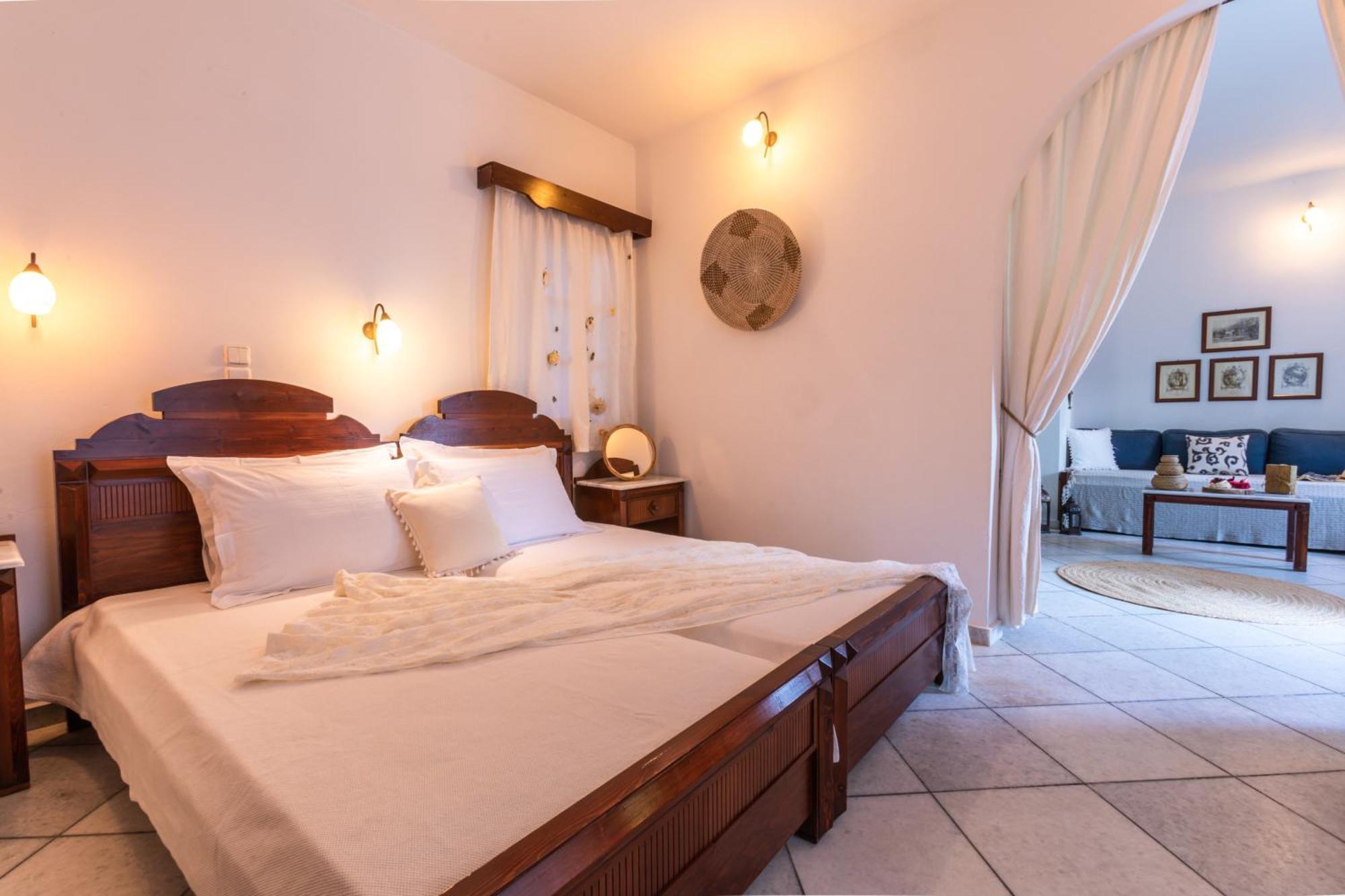 Sunrock Suites Стелида Екстериор снимка