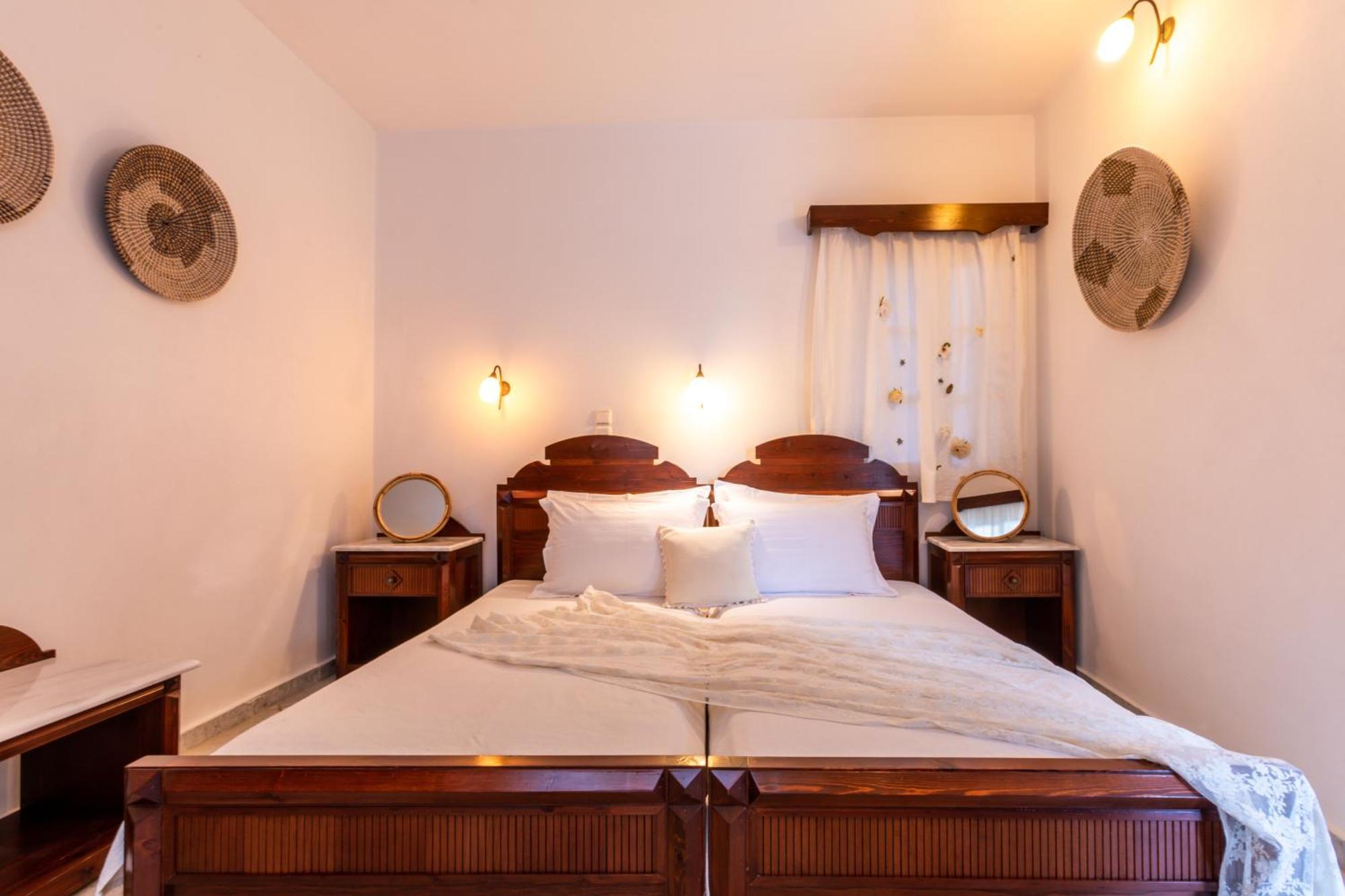 Sunrock Suites Стелида Екстериор снимка