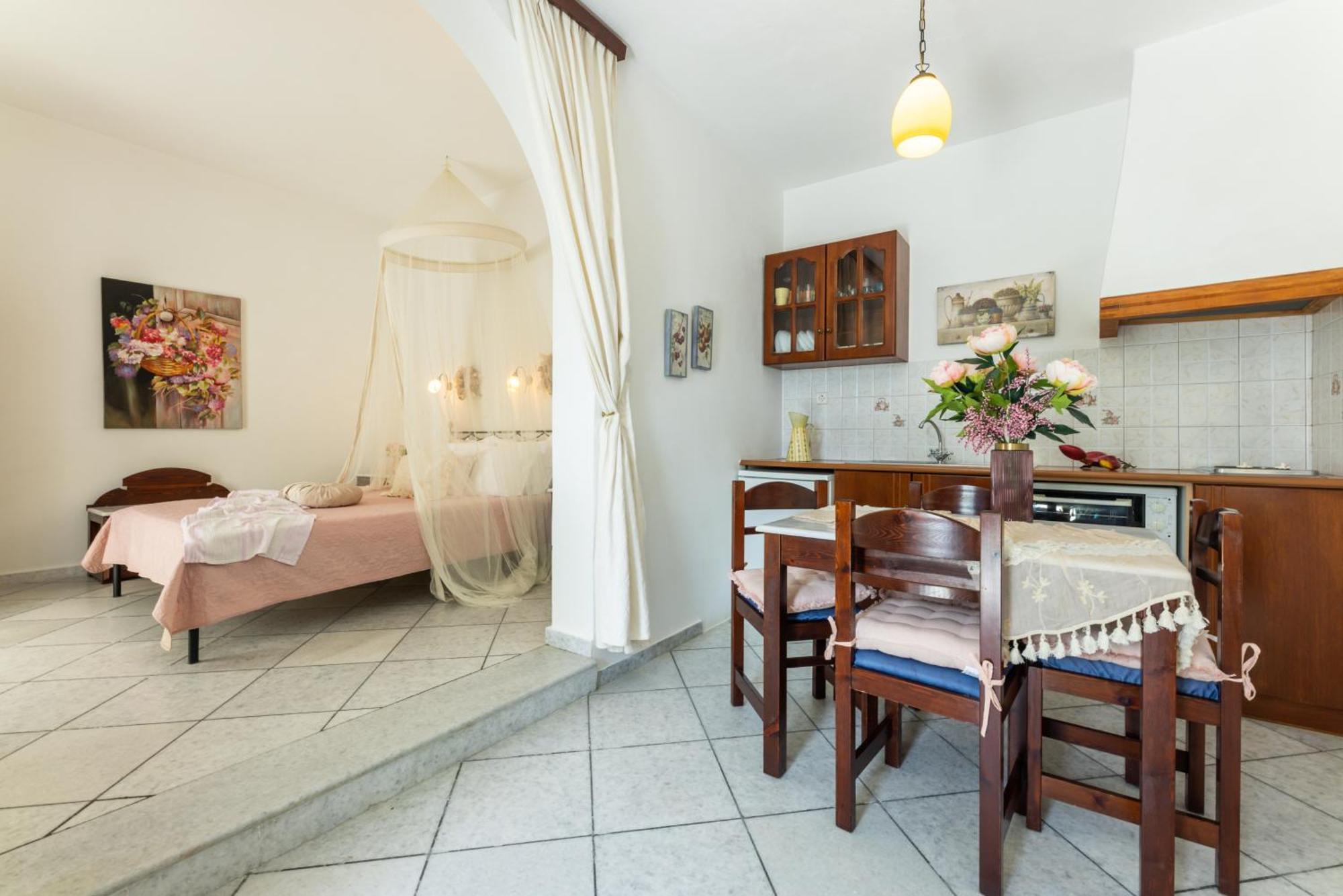 Sunrock Suites Стелида Екстериор снимка