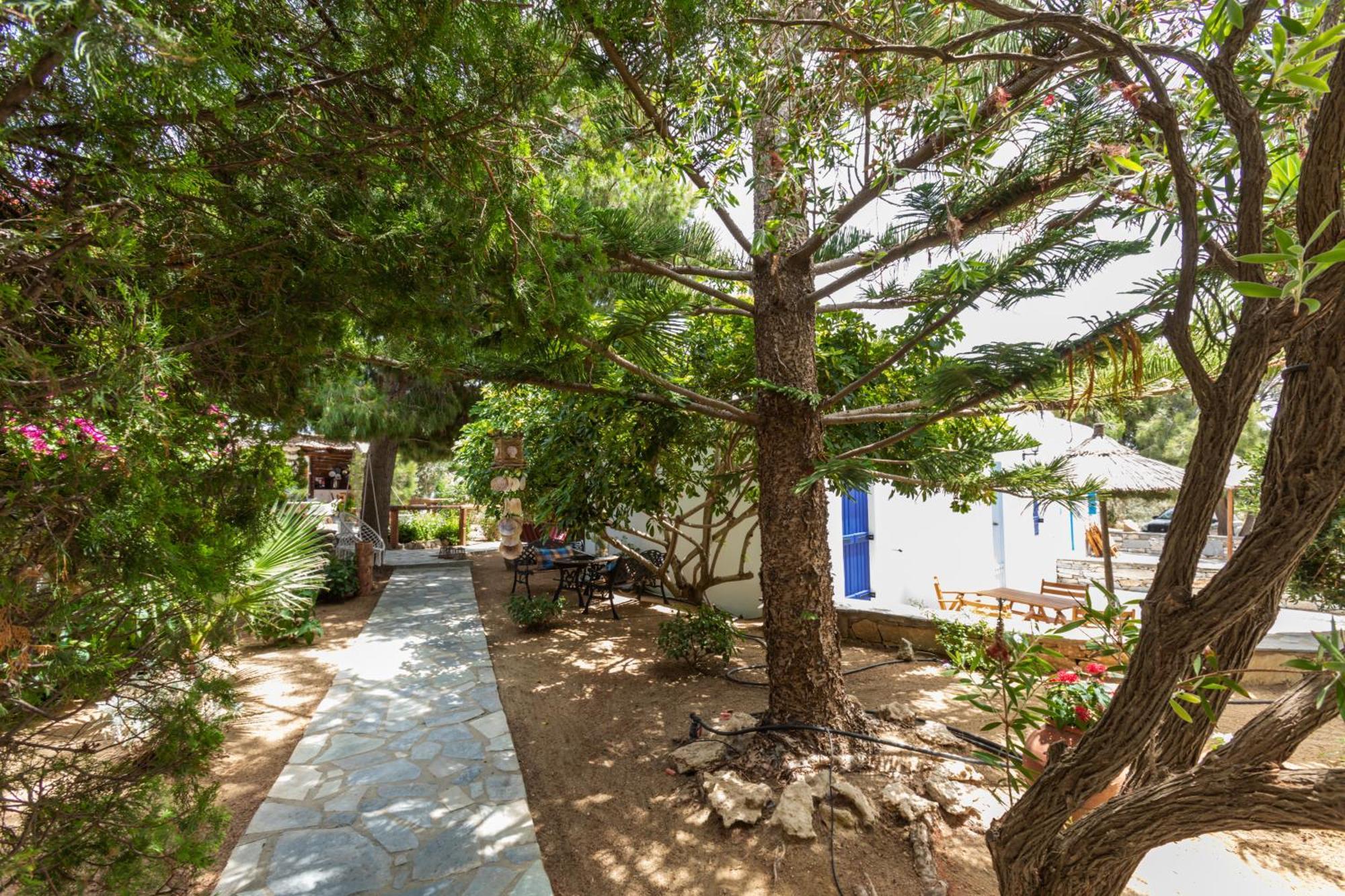 Sunrock Suites Стелида Екстериор снимка